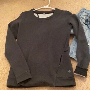 Lululemon women sweater size 4